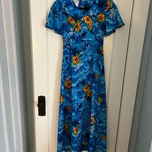 Vintage Royal Hawaiin maxi Dress Size Small